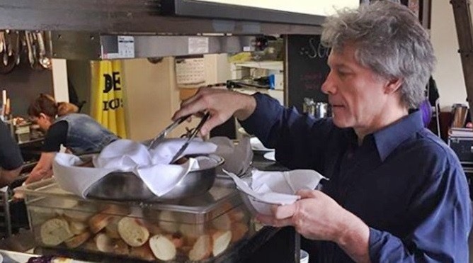Bon Jovi abrió el tercer restaurante donde "todos son bienvenidos" aunque no tengan dinero | Espectáculos