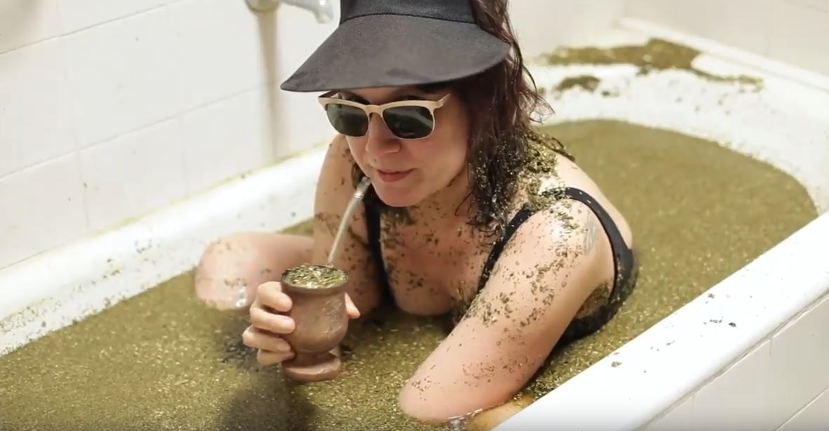 El videoclip con el que reclaman el emoji del mate | Redes