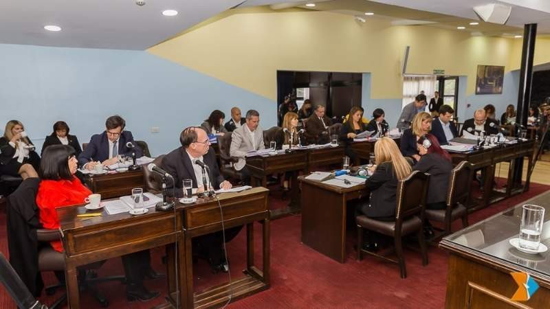 Polémica en la Legislatura de Tierra del Fuego: con 15 diputados, autorizan a tener 224 asesores | Política