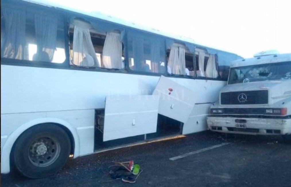 "El conductor del camión se quedó dormido": choque fatal contra un micro | Actualidad