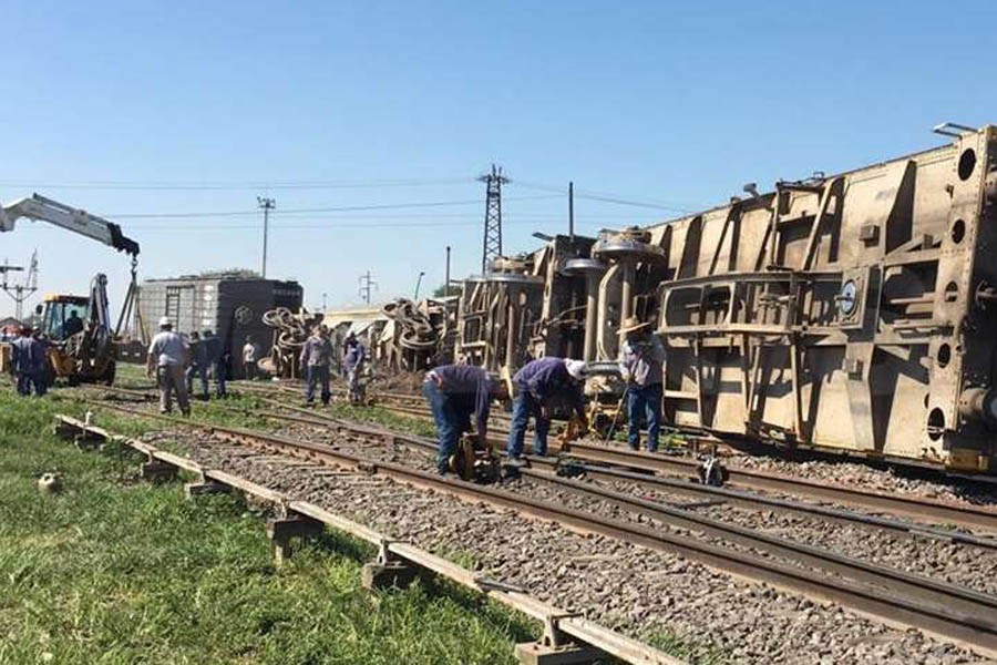 Se dilataron las vías por el calor y volcó una formación | Actualidad