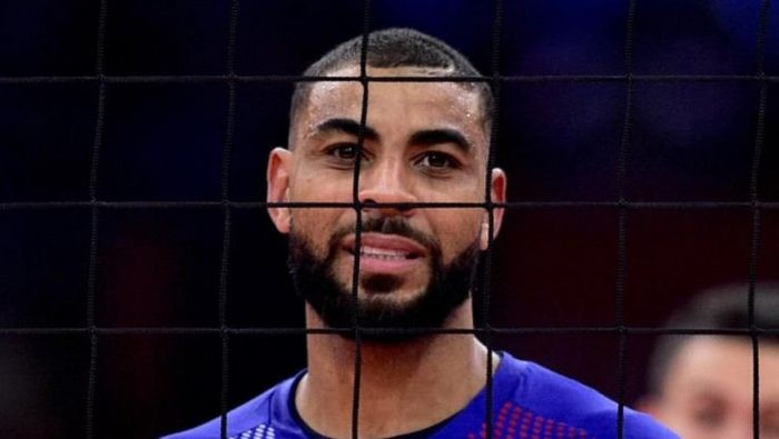 Video documento: el momento en el que una estrella del voley acosa a una chica en un bar | Internacionales