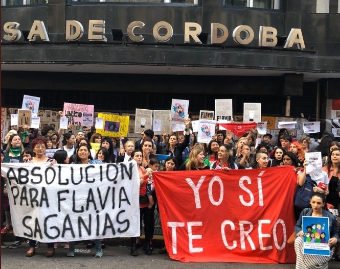 Performance callejera de Actrices Argentinas para exigir la libertad de Flavia Saganías | Actualidad