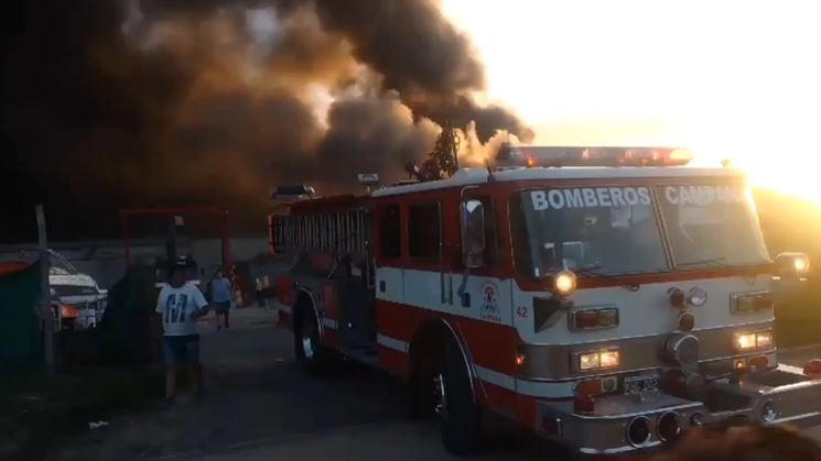 Controlan un voraz incendio en un hotel abandonado en Tortuguitas | Actualidad