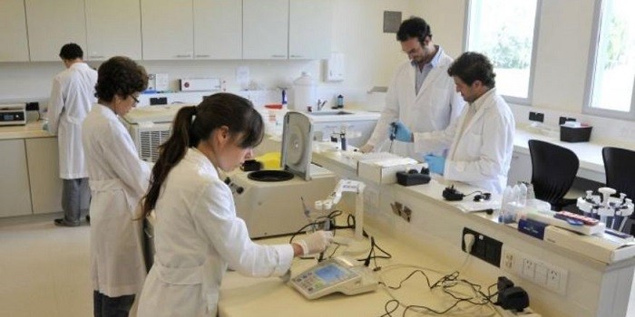 Becarios de Conicet se movilizan al Polo Científico en reclamo de aguinaldo y aumento salarial | Actualidad