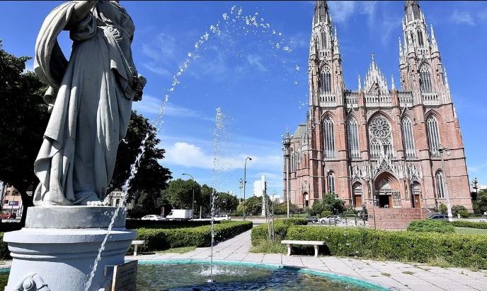 La Plata: comercios realizan "la noche de los descuentos" con vistas a las compras navideñas | Actualidad