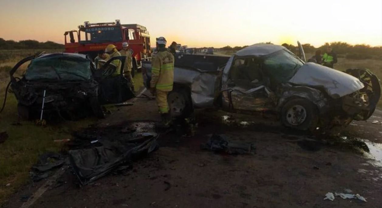 Trágico accidente en la Ruta 22: fallecieron cuatro adultos y tres menores | Actualidad