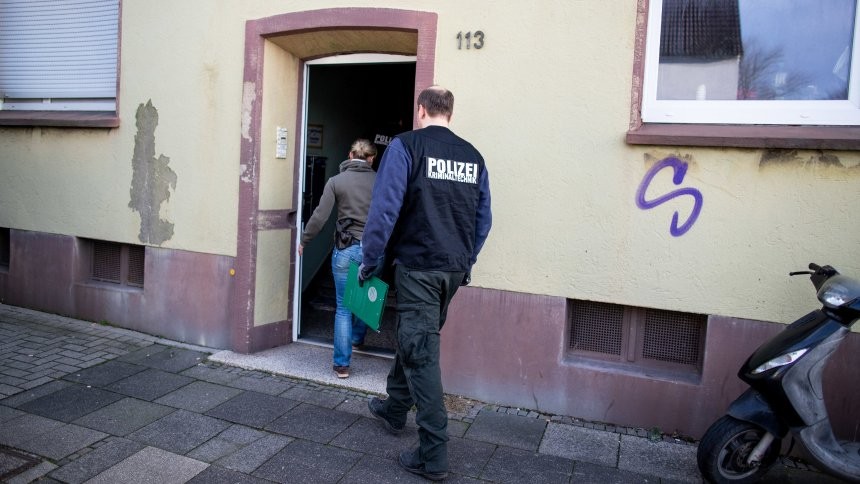 Un chico de 15 años, desaparecido en 2017, fue hallado vivo en el armario de un pedófilo | Internacionales