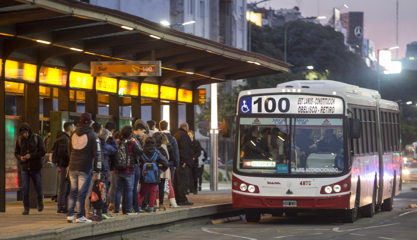 El Gobierno pone $ 60.000 millones para congelar los boletos de trenes y colectivos por 6 meses | Economía