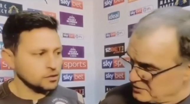 Video: "El Loco" Bielsa discutió con su traductor durante una entrevista | Deportes