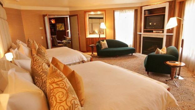 Huéspedes que se alojan en hoteles 5 estrellas se llevan hasta los cuadros, según encuesta | Curiosidades