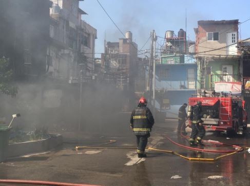 Incendio en el barrio 31: dos mujeres y ocho niños fueron trasladados al Hospital Fernández | Actualidad
