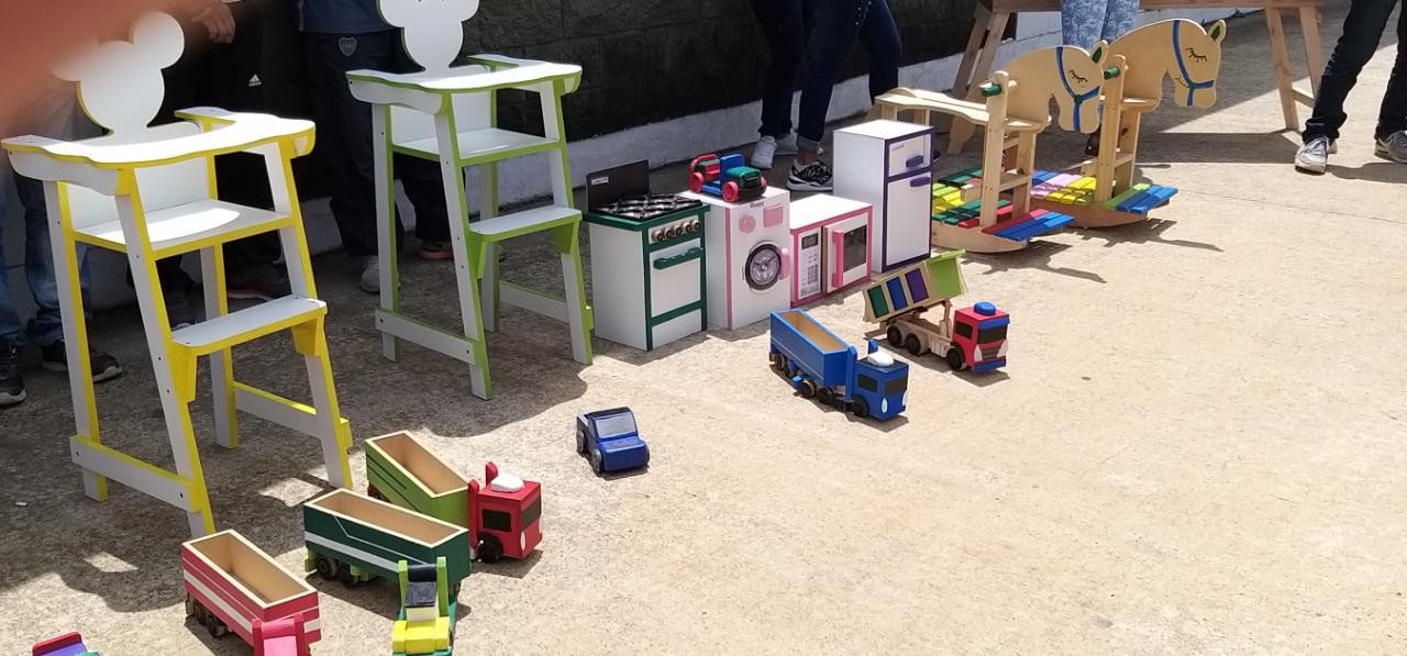 Presos solidarios fabricaron muebles para 23 chicos que viven en un hogar | Actualidad