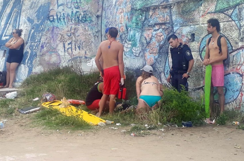 Murió la mujer que cayó desde un paredón de la playa La Perla en Mar del Plata | Actualidad