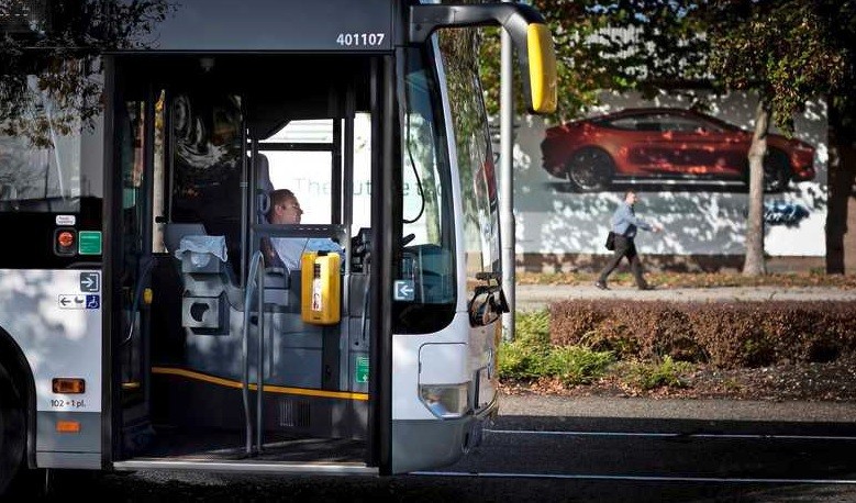 Colectivero fue apuñalado diez veces, completó el recorrido y fue internado en estado grave | Internacionales