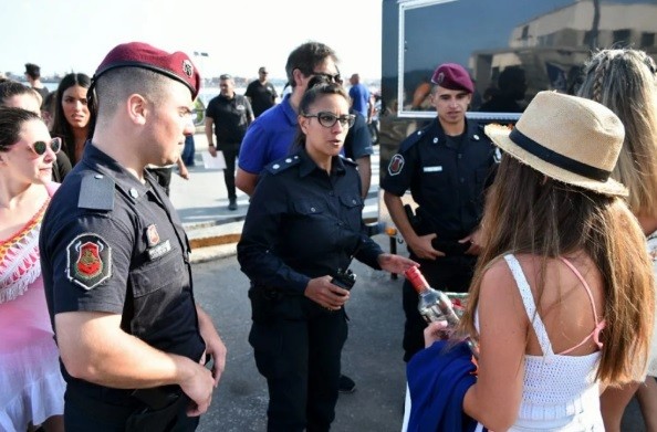 No permiten el ingreso de heladeritas con alcohol a Playa Grande | Actualidad