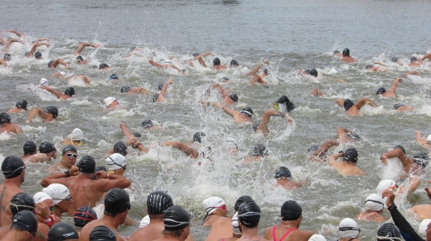 Necochea: buscan de manera desesperada a un nadador que participaba de una competencia | Actualidad