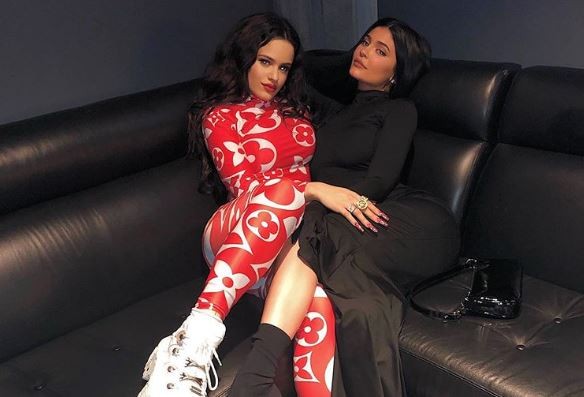 Rosalía y Kylie Jenner despiertan rumores: ¿comprometidas? | Espectáculos