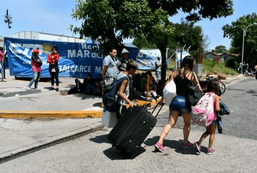 Maleteros bloquean por quinto día la terminal de micros de Mar del Plata | Actualidad