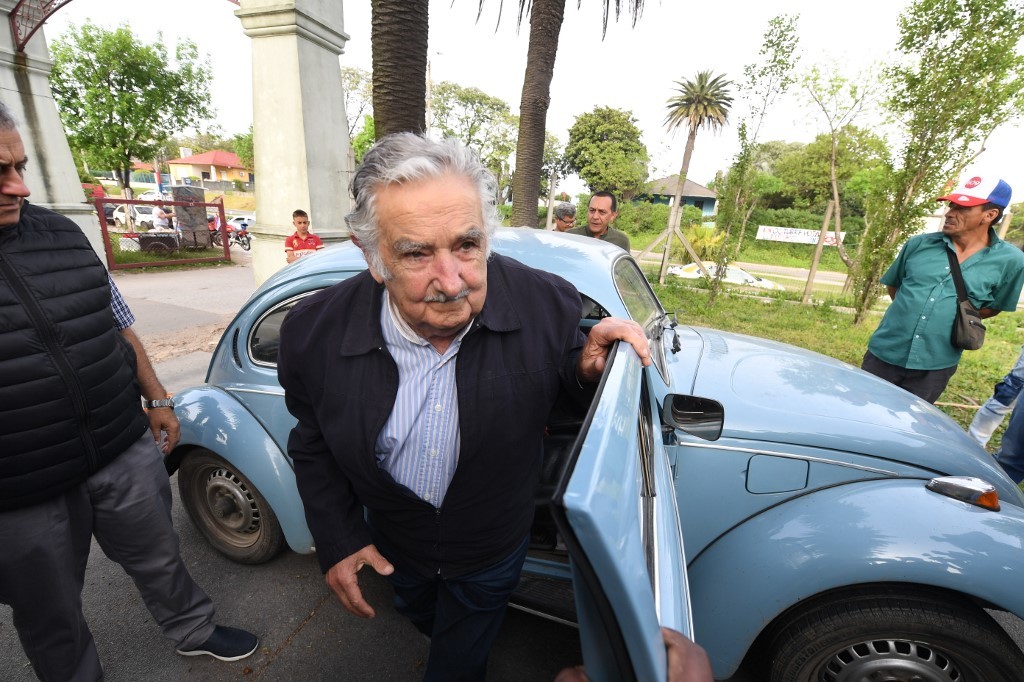 Uruguay: Pepe Mujica rechazó la iniciativa de Lacalle Pou y no quiere "traer 100 mil cagadores argentinos" | Política