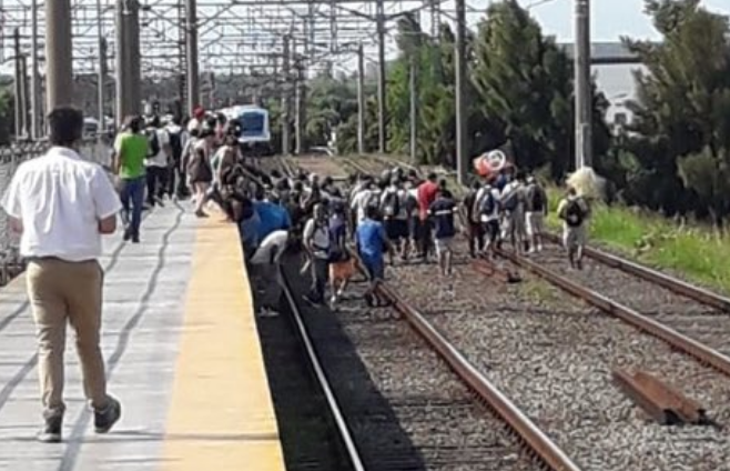 Servicio limitado del Tren Roca por una protesta con corte de vías | Actualidad