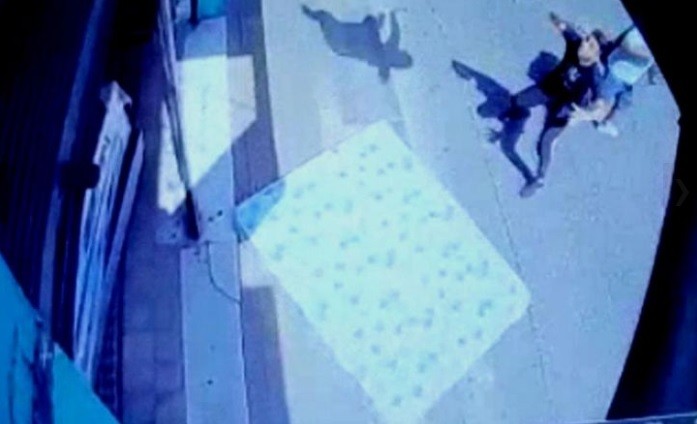 Discutía con su pareja, se arrojó al vacío y la salvó un colchón del vecino | Actualidad