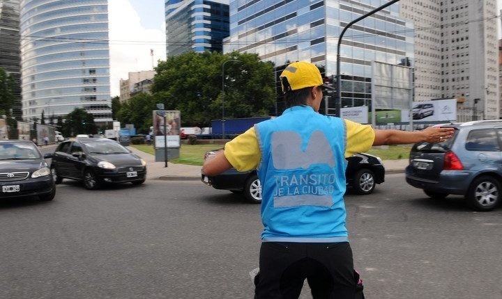 Ordenan reincorporar a agentes de tránsito despedidos | Actualidad