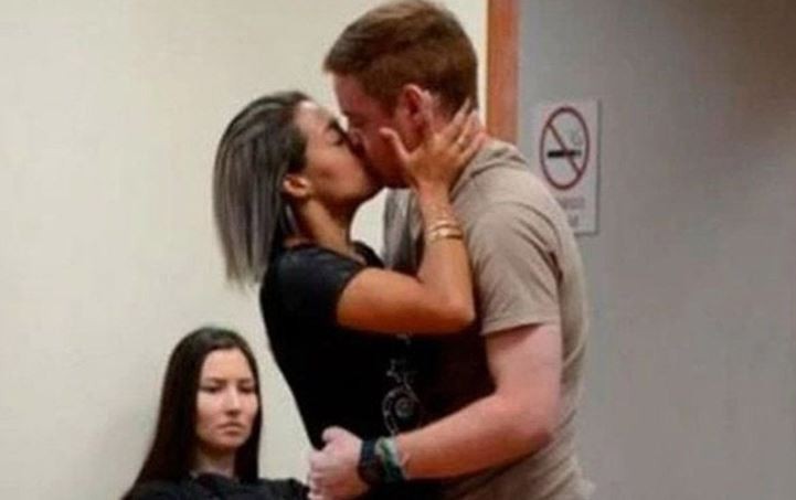 En pleno juicio, una mujer pidió permiso para besar a su ex, que intentó matarla de 5 tiros | Curiosidades