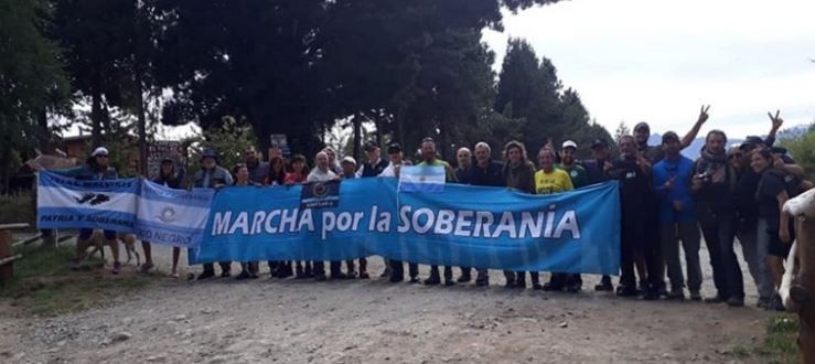 Reclaman con una travesía la soberanía del Lago Escondido, "cercado" por Joe Lewis | Actualidad