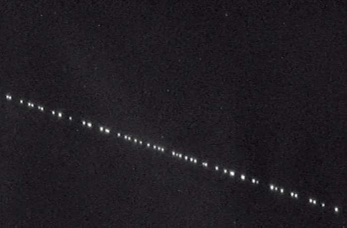 ¿Qué son las extrañas luces alineadas que se vieron en gran parte del cielo argentino? | Actualidad