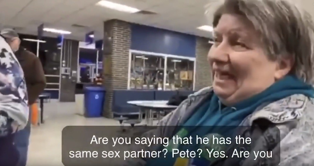 El insólito momento en el que una mujer se entera que su candidato es gay y pide cambiar su voto | Internacionales