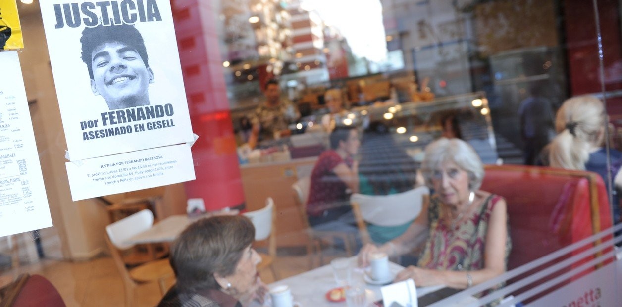 Crimen de Fernando: la foto de uno de los rugbiers detenidos cazando un ciervo junto a su padre | Actualidad