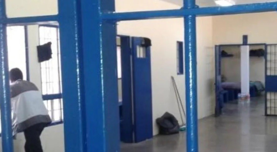 Un preso distrajo al guardia con un vaso de agua y se fugó caminando | Actualidad