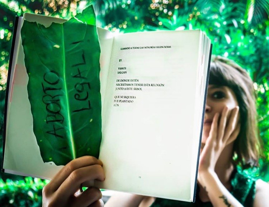 Desde Cuba, Florencia Kirchner convocó al pañuelazo por el aborto: "Ahora que tenemos nuevamente Ministerio de Salud" | Política