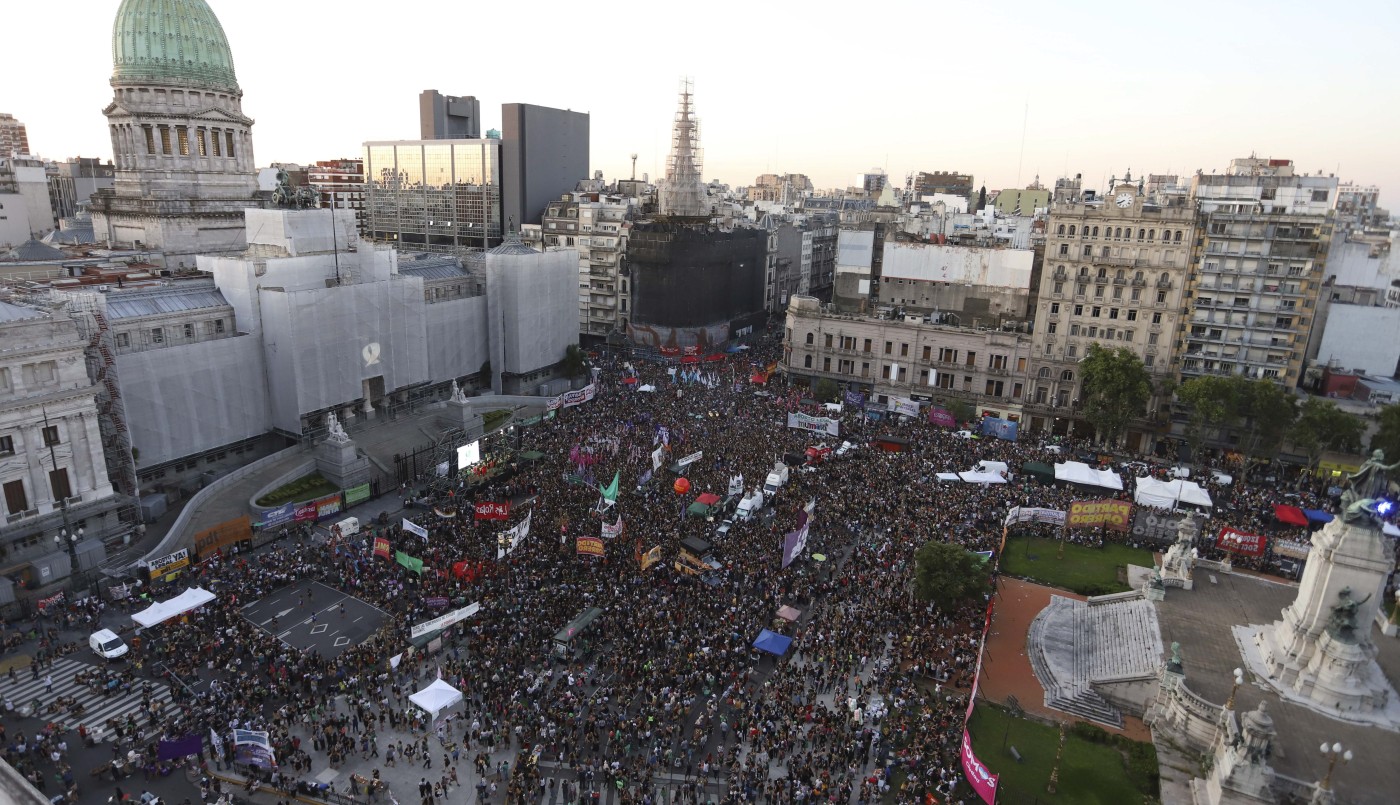 Tras la movilización por el aborto, el Gobierno estudia cambios al proyecto: "No tiene que ser profundizador de la grieta" | Política