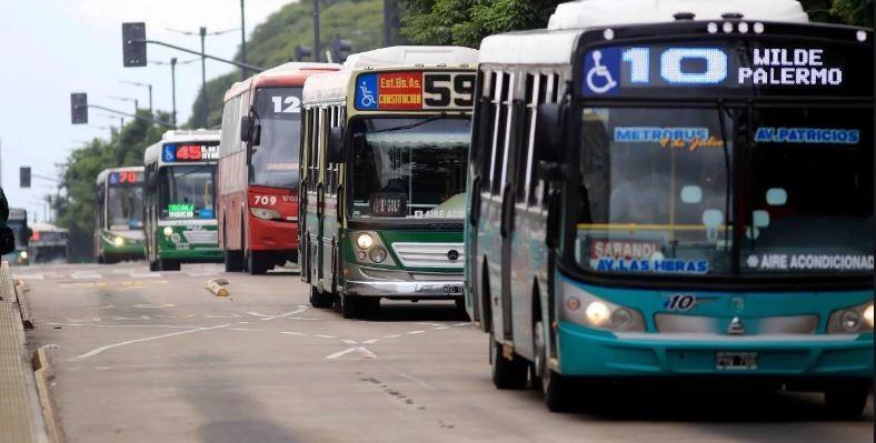 El Gobierno anunció que el transporte aumentará hasta 10% a partir de mayo | Política