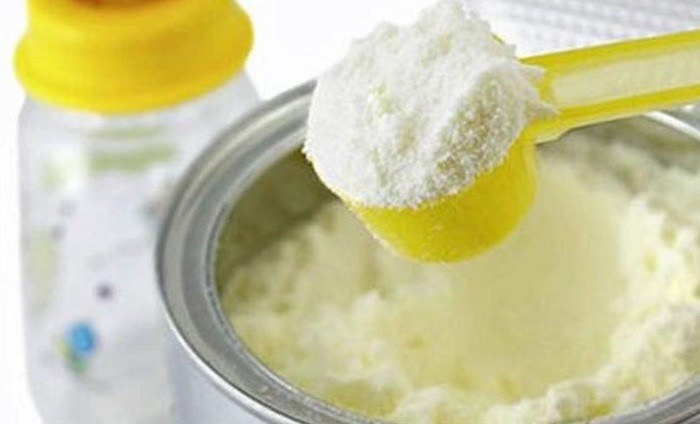 Denunció a empresa fabricante de leche en polvo después de que su bebé vomitara un gusano de 6 centímetros | Internacionales