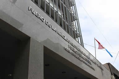Fallo inédito: una nena llevará el apellido de su madre y de dos padres | Actualidad