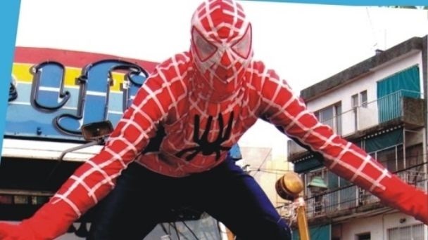Violento ataque al "Hombre Araña" del trencito de San Bernardo: le dieron siete puñaladas | Actualidad