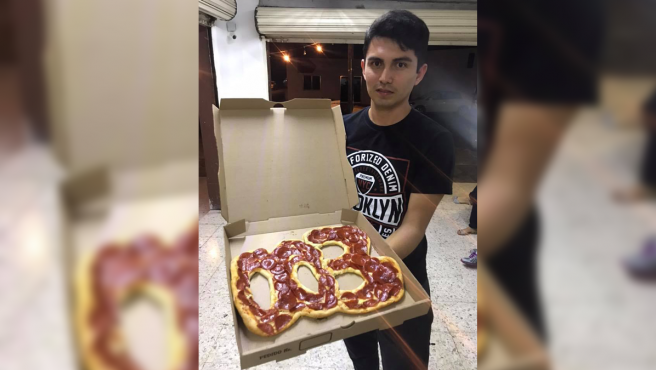 Ganó un concurso en una pizzería por su nombre extraño | Curiosidades