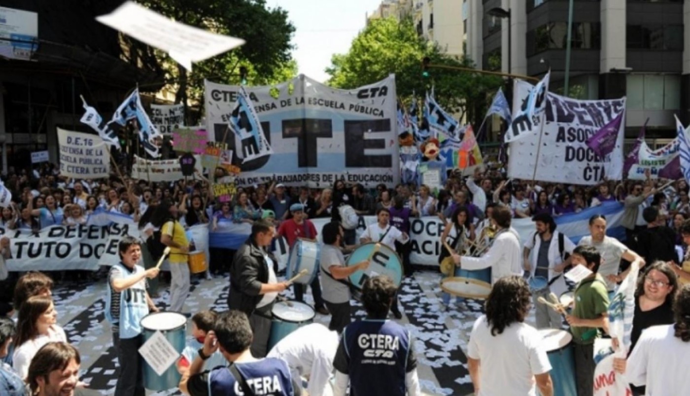 Falta de vacantes: docentes porteños se movilizan frente a la Legislatura | Actualidad