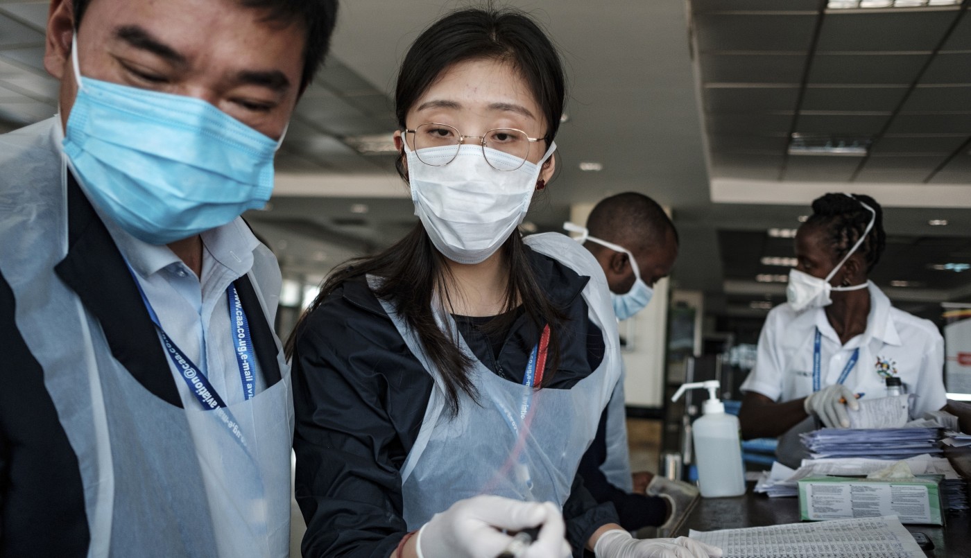 Coronavirus: allanan una fábrica que lavaba, planchaba y revendía barbijos usados | Internacionales