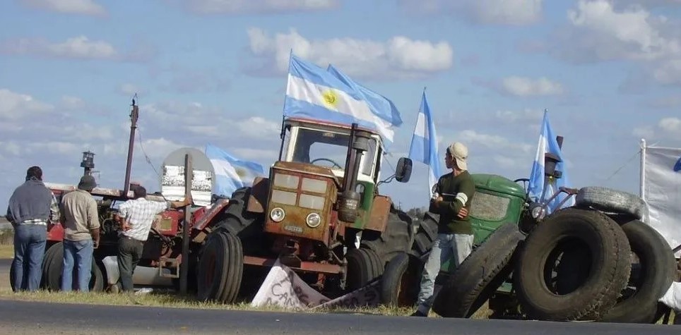 El campo inició un paro de cuatro días por la suba a las retenciones de la soja | Política