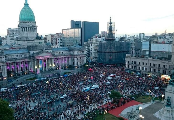 El #8M se conmemora con marcha al Congreso y paro internacional de mujeres | Actualidad