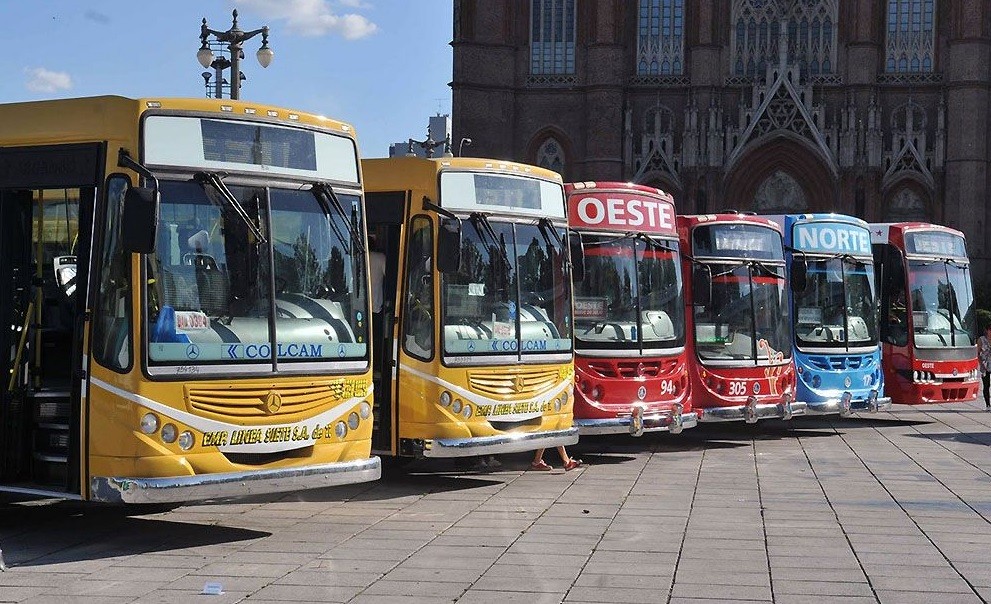 Con alcohol en gel y desinfección, en los colectivos de La Plata previenen el coronavirus | Actualidad