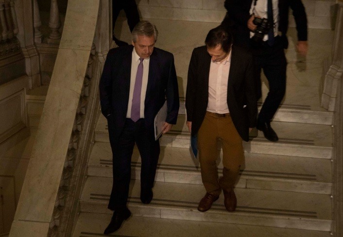 Nuevas medidas: lucha "contra especuladores" y  "recursos excepcionales" a beneficiarios de AUH | Política