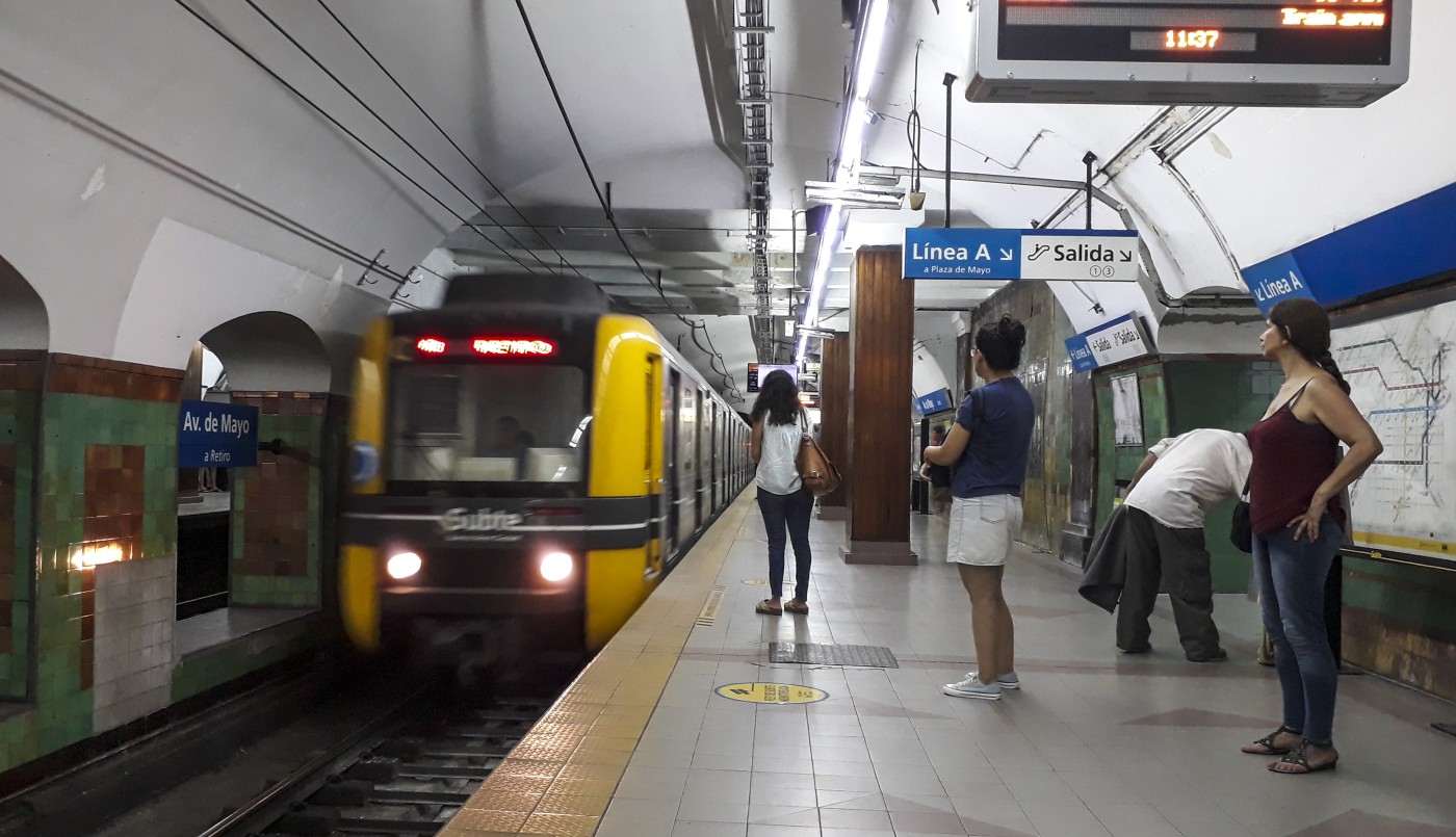 Por las medidas contra el coronavirus, hubo menos de la mitad de pasajeros en el subte | Actualidad