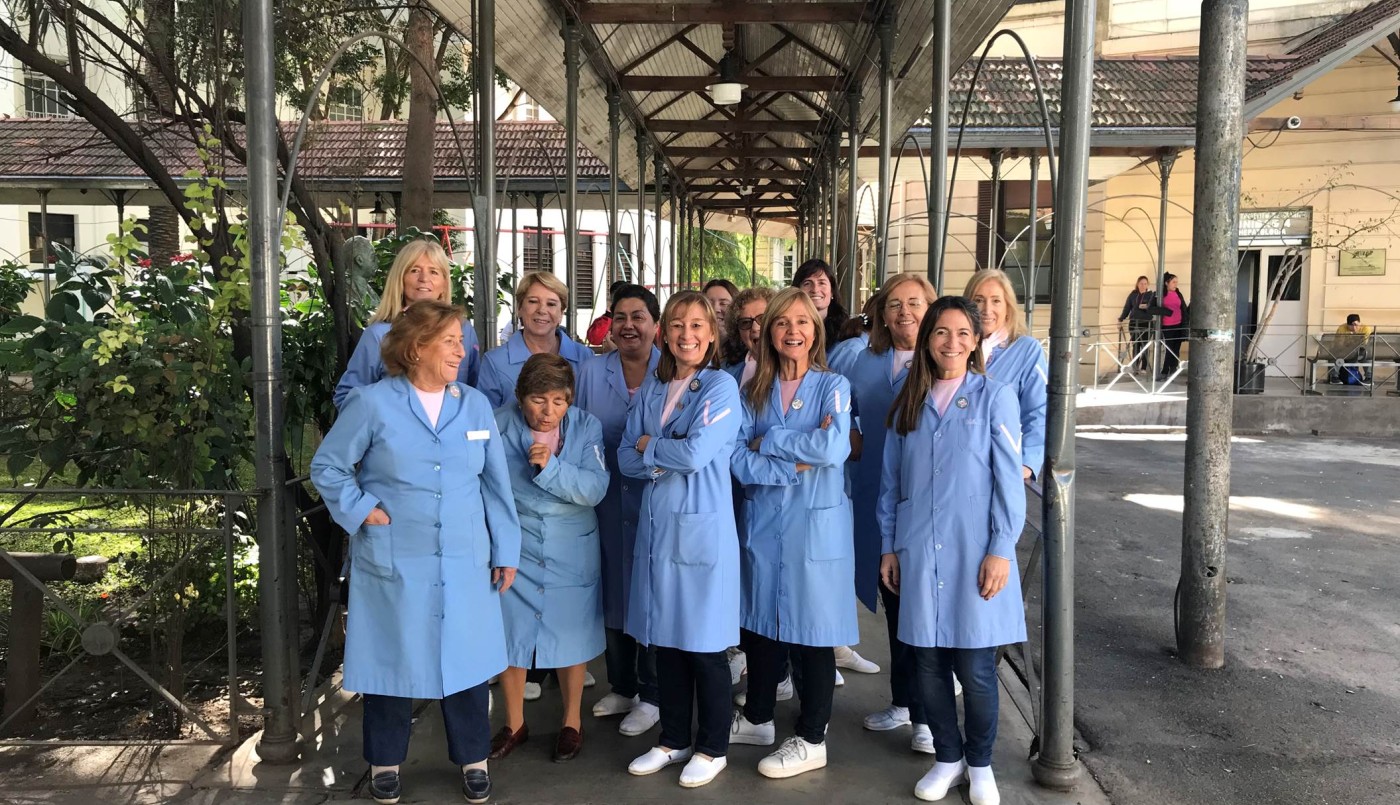 Las voluntarias del Gutiérrez continúan asistiendo pese a ser grupo de riesgo para el coronavirus | Actualidad