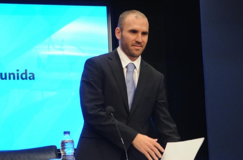 Economía concretó canje de $257.376 millones por bonos que vencen en 2021 y 2024 | Política