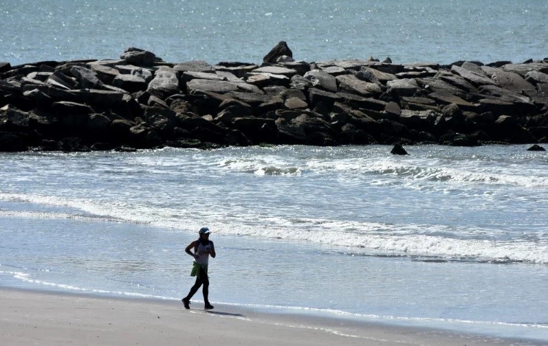 "El que baja a la playa comete un delito", advierte el intendente de Mar del Plata | Actualidad